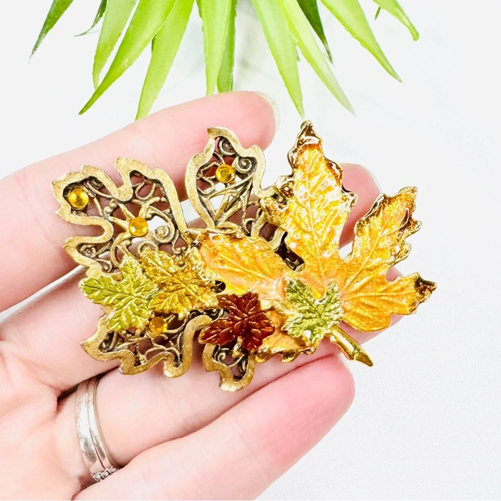 Vintage Y2K Kenneth Cole Enamel Autumn Maple Fall Leaf Gold Tone Filigree Brooch